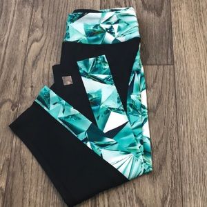 LuLaRoe Black & Green Jade Workout Capri’s, XS